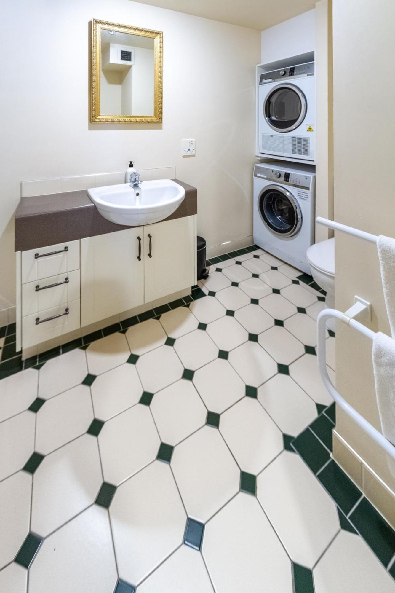 Beauty In The Cbd - 1Bed Free Parking Pool Διαμέρισμα Κράισττσερτς Εξωτερικό φωτογραφία