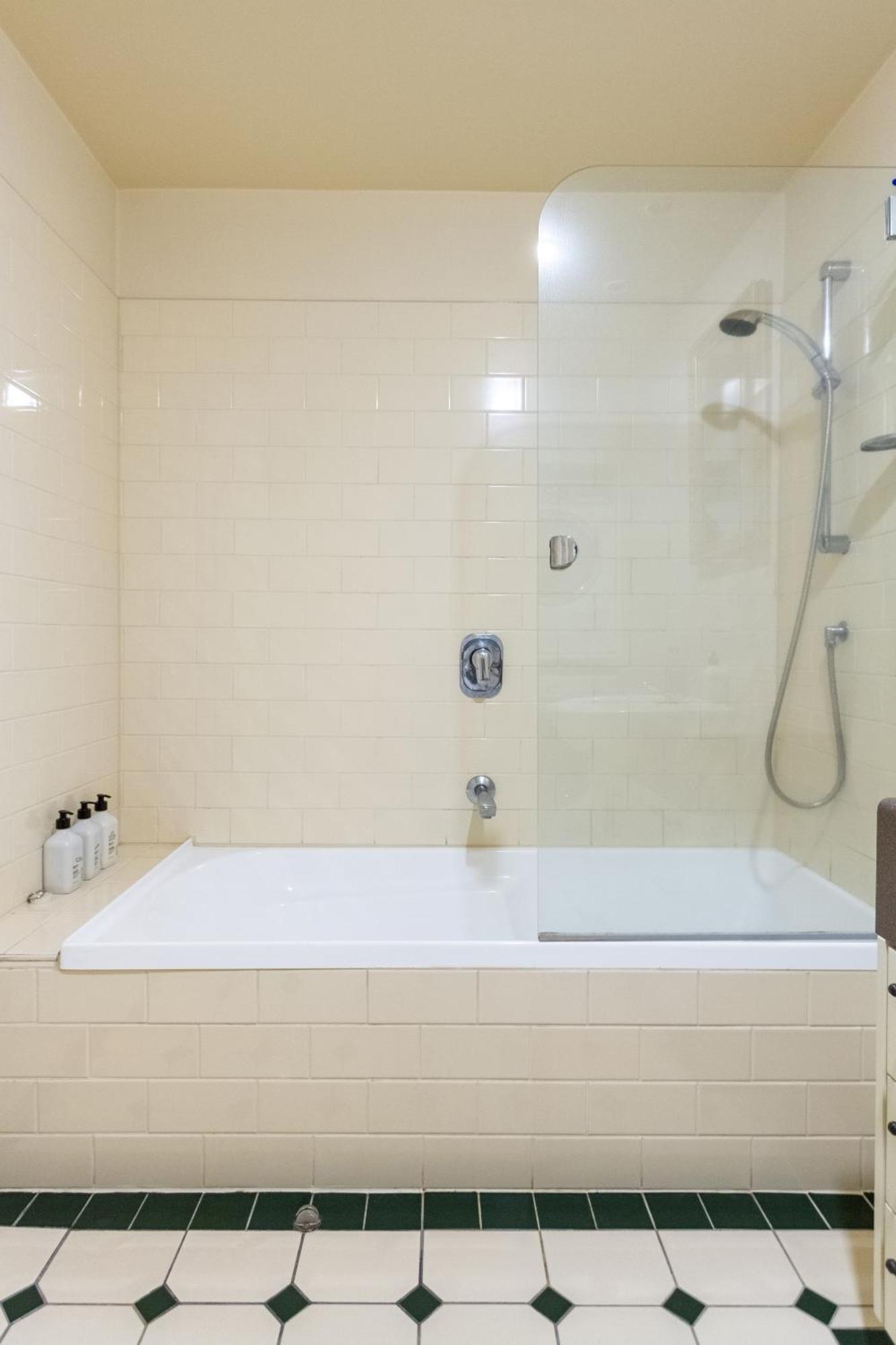 Beauty In The Cbd - 1Bed Free Parking Pool Διαμέρισμα Κράισττσερτς Εξωτερικό φωτογραφία